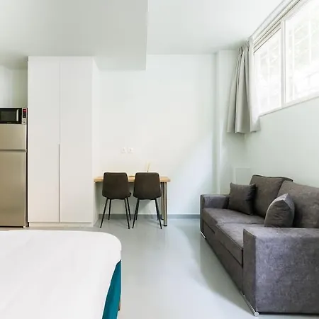 Snug With Shared Garden Iv Apartment Athens