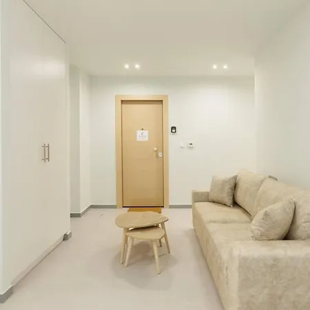 Apartment Snug With Shared Garden Iv *