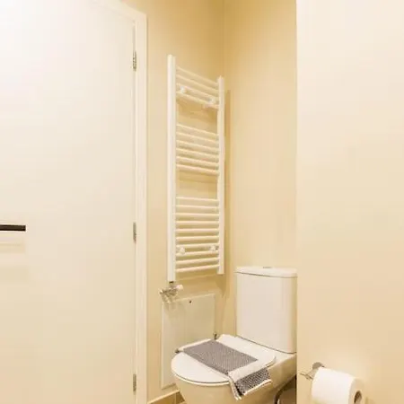 Apartment Snug With Shared Garden Iv