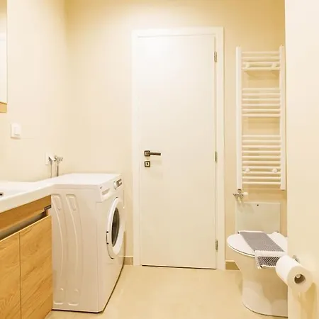 Apartment Snug With Shared Garden Iv *