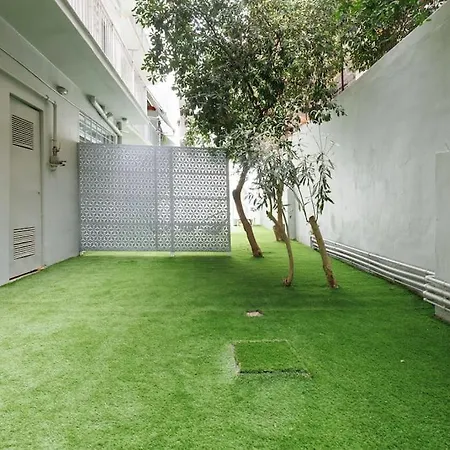 Snug With Shared Garden Iv Apartment Athens