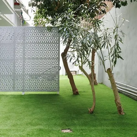 Apartment Snug With Shared Garden Iv *